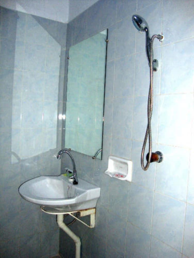 Aung Tha Pyay Hotel 3 Янгон Екстериор снимка