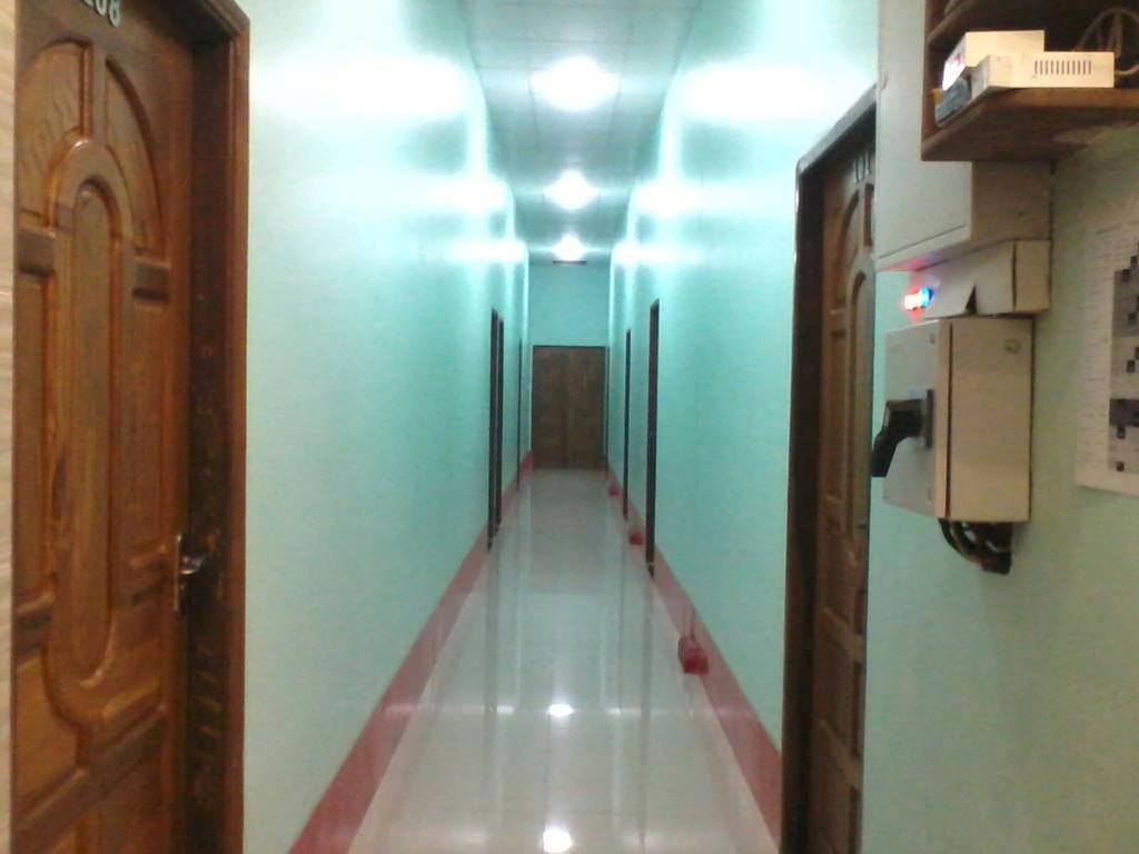 Aung Tha Pyay Hotel 3 Янгон Стая снимка