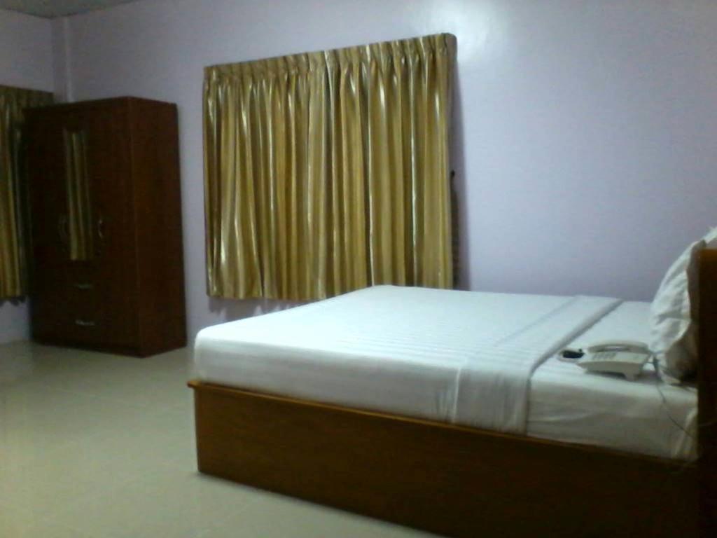 Aung Tha Pyay Hotel 3 Янгон Стая снимка