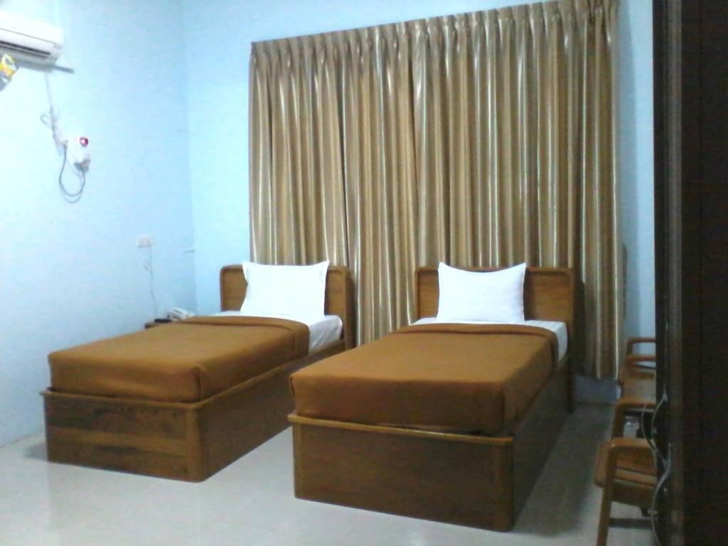 Aung Tha Pyay Hotel 3 Янгон Стая снимка