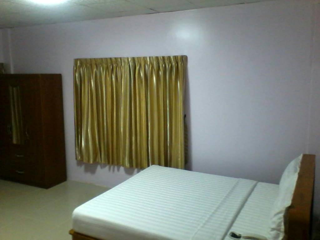 Aung Tha Pyay Hotel 3 Янгон Стая снимка